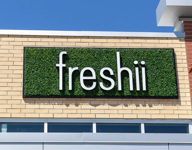 freshii-greenwall (1)